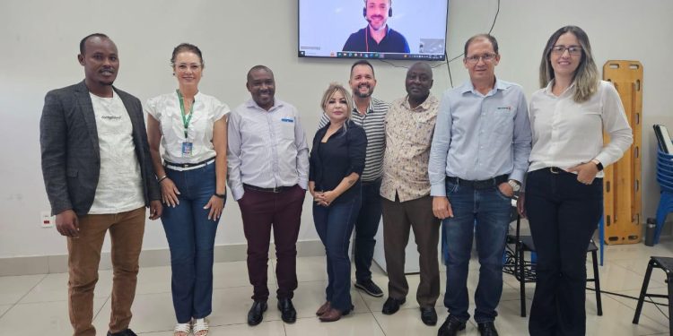 ABEGS recebe missão da Tanzânia e mostra a qualidade genética suinícola brasileira