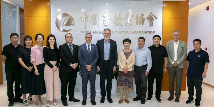 ABEGS realiza missão à China para abertura de mercado de material genético
